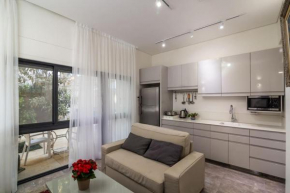 New luxurious apt, the BEST location in Jerusalem